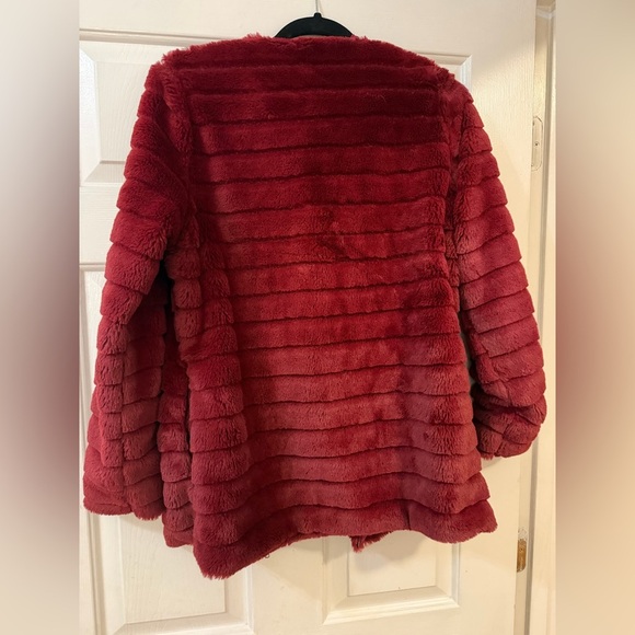 Women's burgundy crimson Faux Fur Jacket - Picture 3 of 3